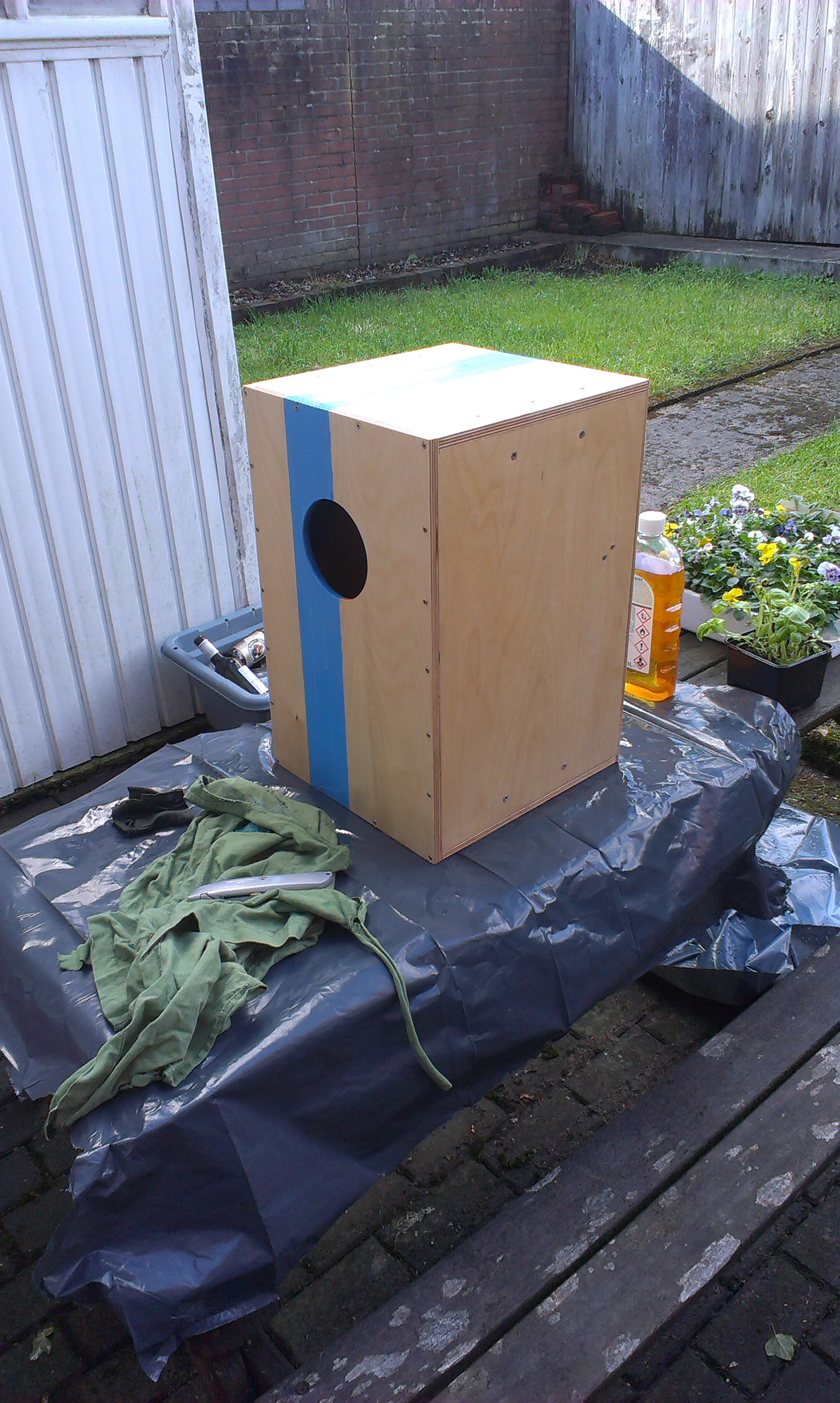 Cajón being oiled